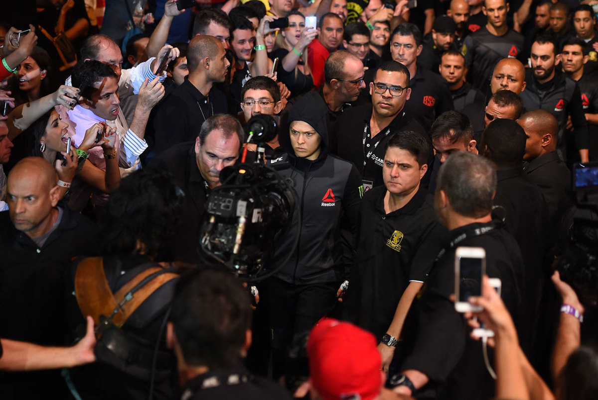 Ronda-Rousey-defeats-bethe-correia-11.jpg