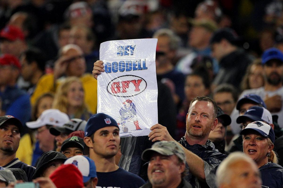 New-England-Patriots-fans-X159924_TK1_2610.jpg