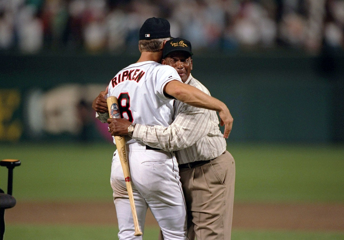 1995-Ernie-Banks-Cal-Ripken-Jr-05821055.jpg