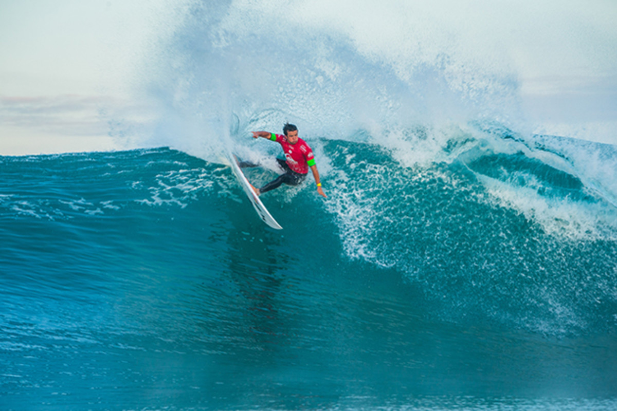 julian-wilson-world-surf-league-vans-triple-crown-pipeline-630.jpg