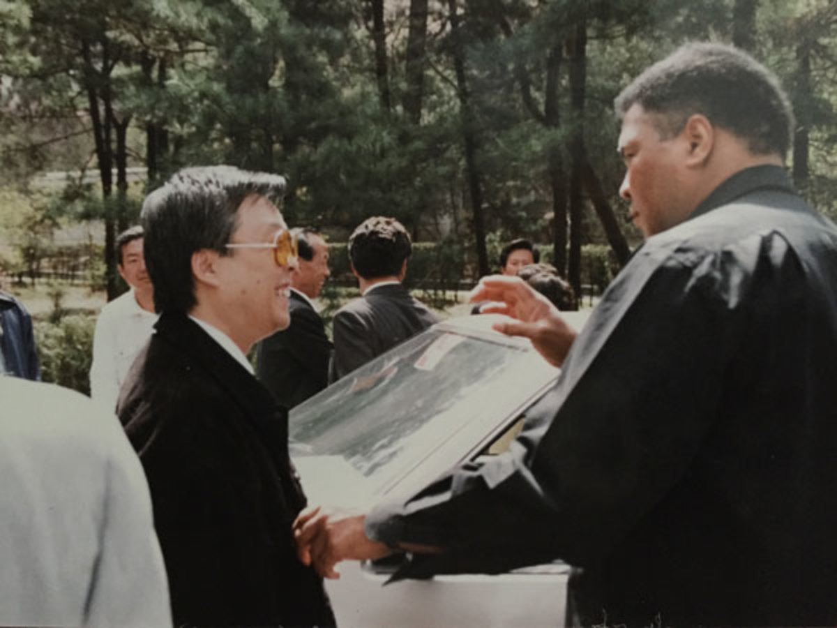 Sonny Onoo and Muhammad Ali 