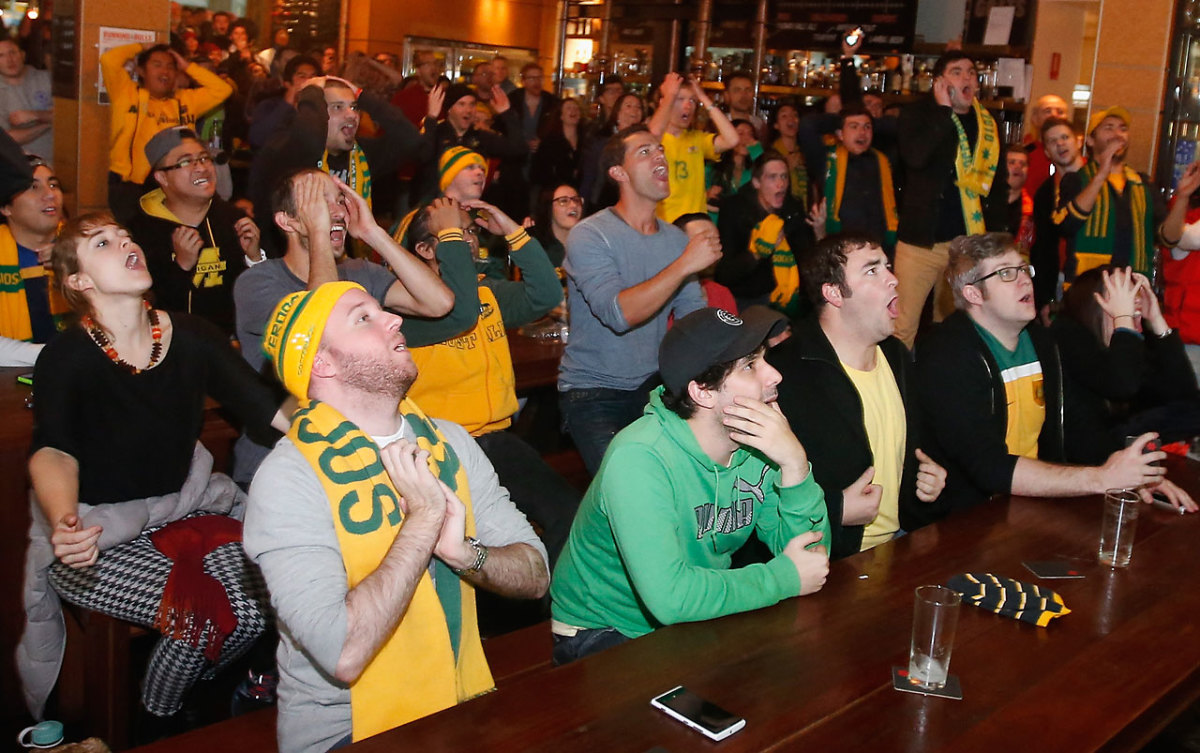 Australia-fans.jpg