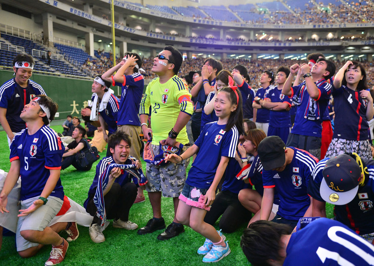 japan-fans.jpg