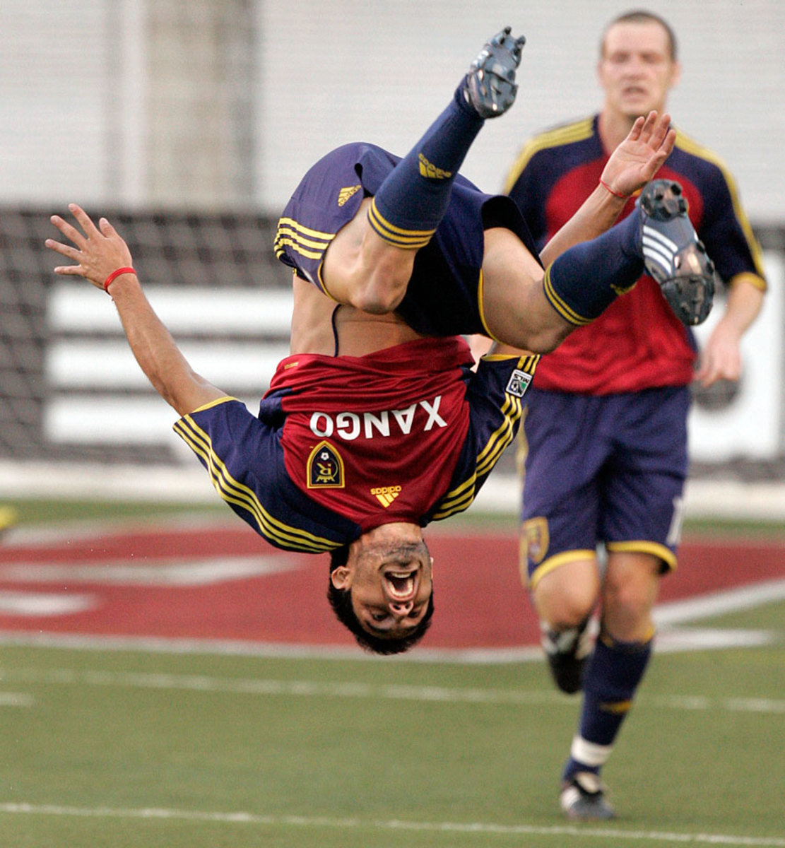2008-Fabian-Espindola-flip.jpg