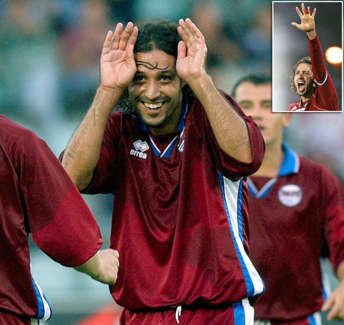 2004-Paulo-Diogo-finger.jpg