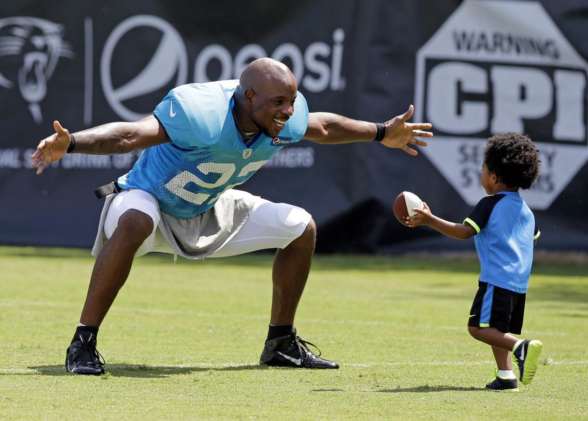Carolina-Panthers-Josh-Thomas-son-Dallas.jpg