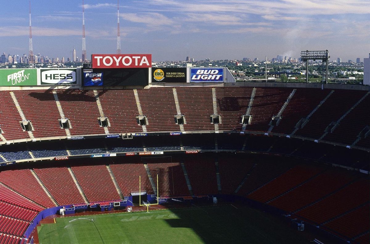 Giants-Stadium-New-York-City-skyline-001238865.jpg