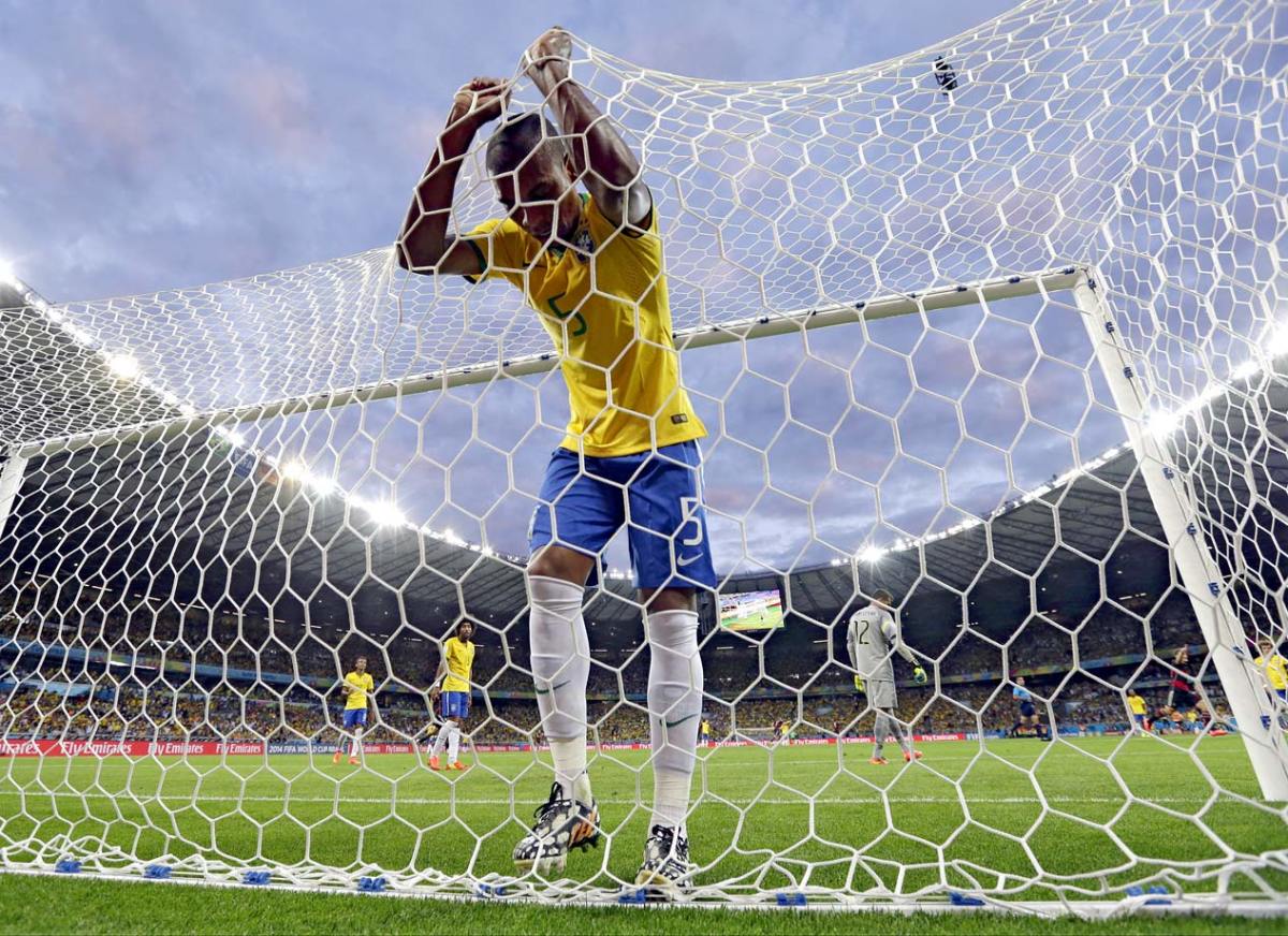 2014-Brazil-Germany-World-Cup-Fernandinho.jpg