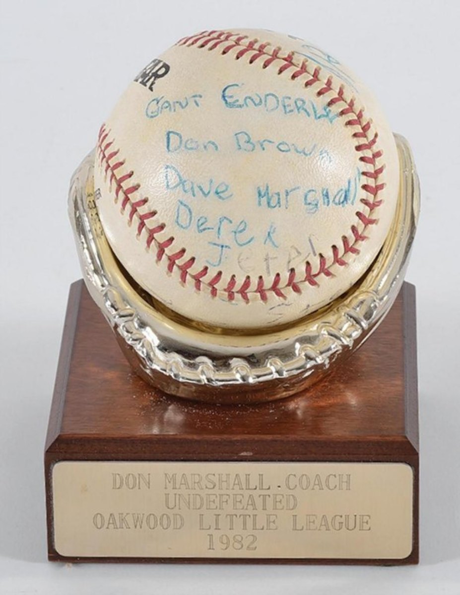 Yankees-Derek-jeter-little-league-ball.jpg