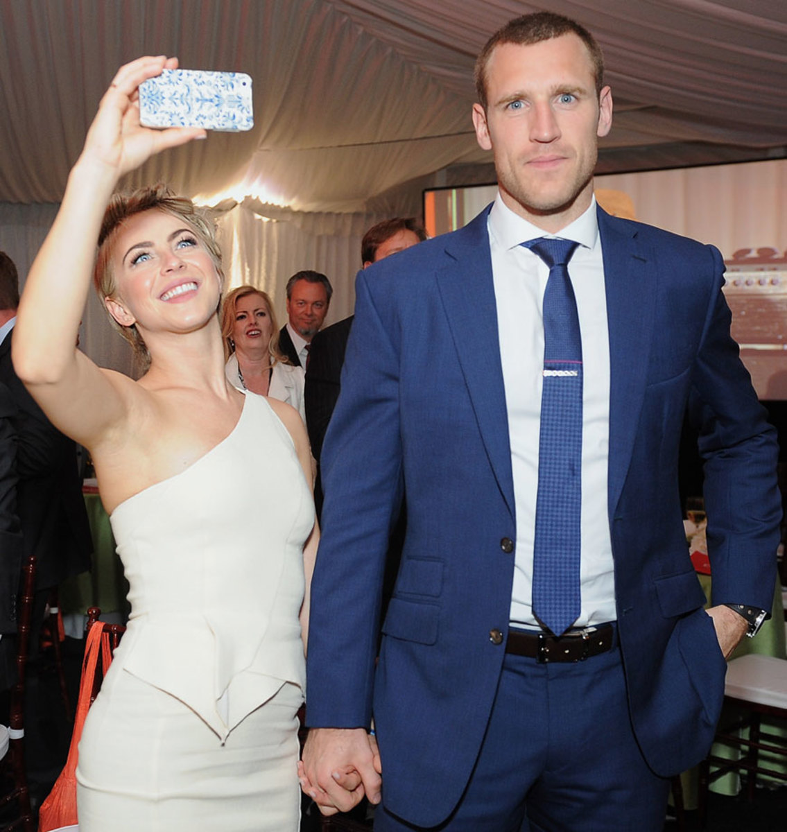 Julianne-Hough-Brooks-Laich.jpg