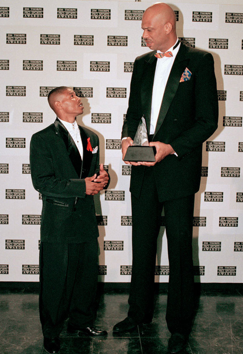 Kareem-Abdul-Jabbar-Muggsy-Bogues.jpg
