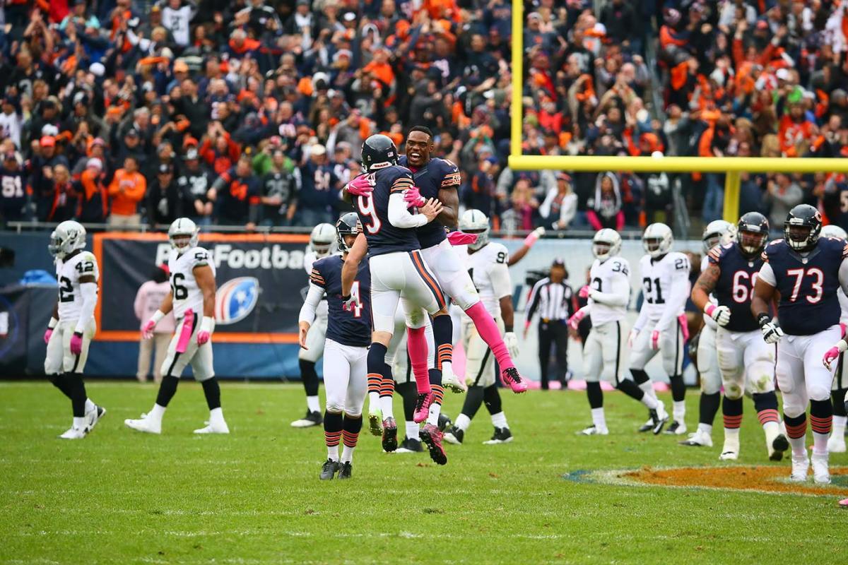 2015-NFL-Pink-October-Josh-Bellamy-Robbie-Gould-X159985_TK1_2683.jpg