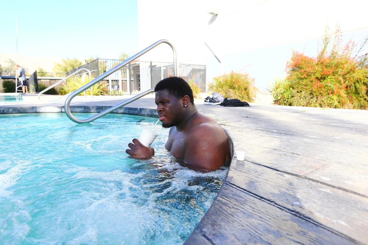2015-Eddie-Goldman-hot-tub-X159251_TK1_0990.jpg
