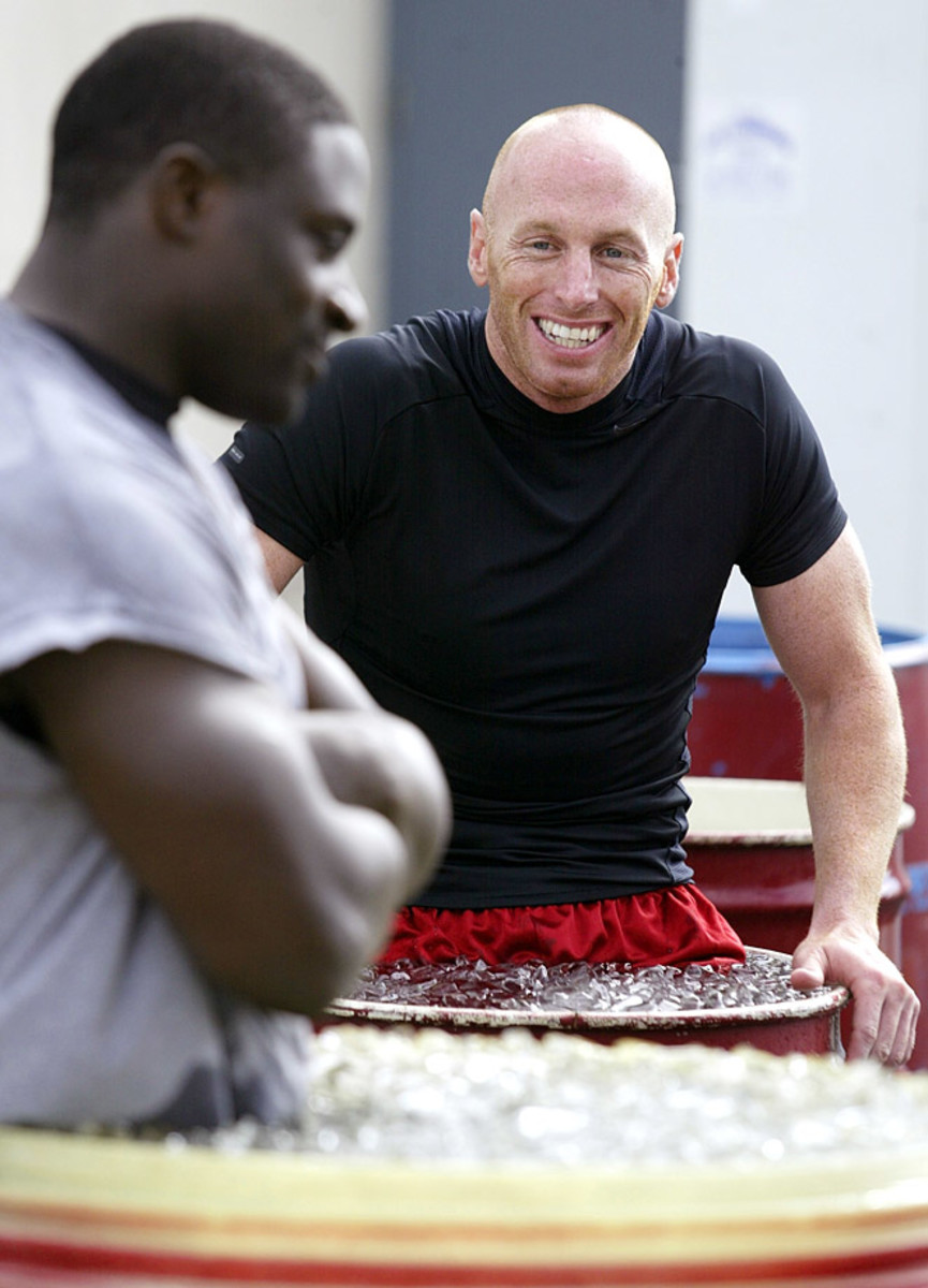2003-Jeff-Garcia-Garrison-Hearst-ice-tubs.jpg