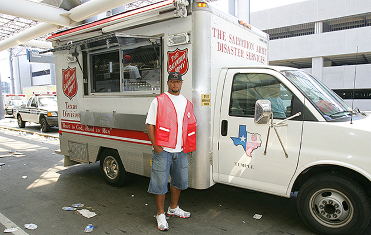 deuce-mcallister-new-orleans-hurricane-katrina-2.jpg