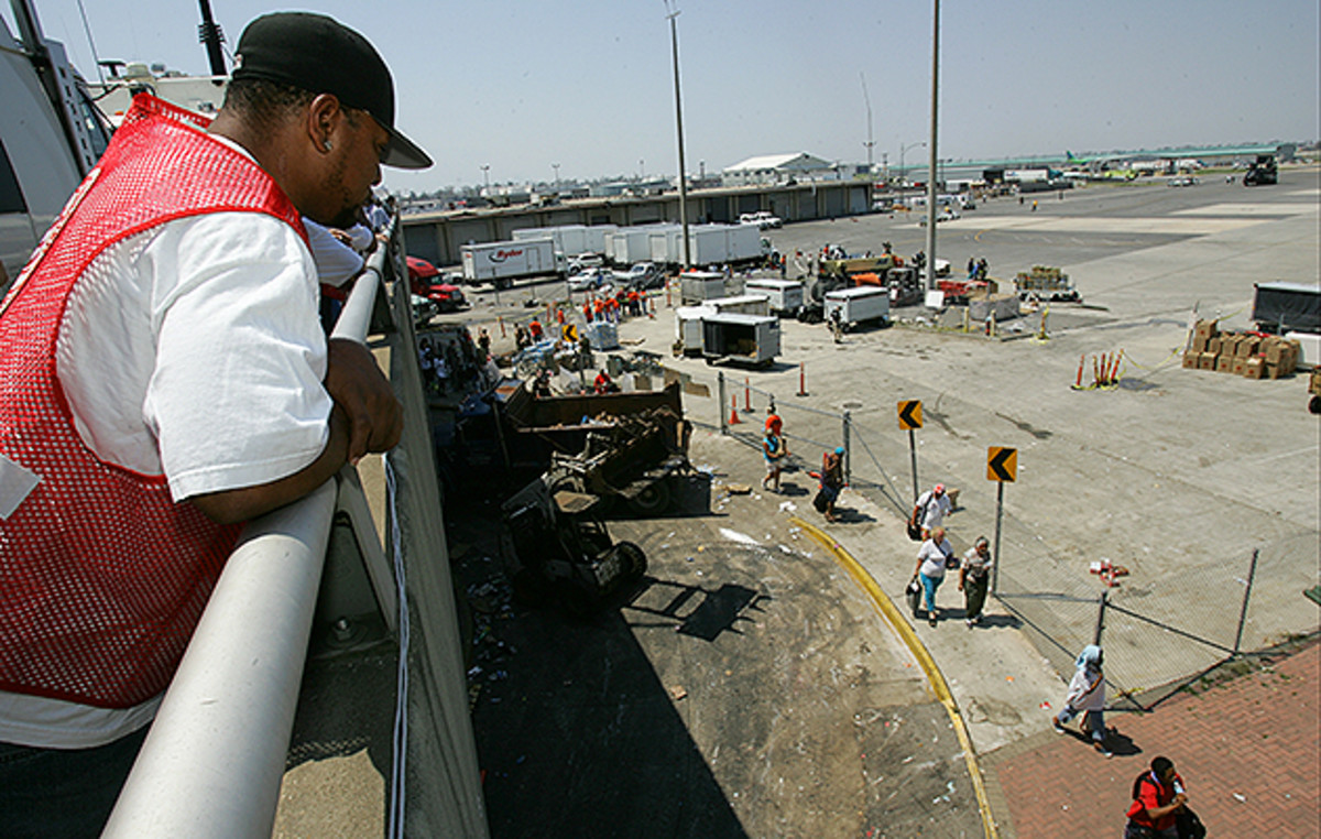 deuce-mcallister-new-orleans-hurricane-katrina-3.jpg