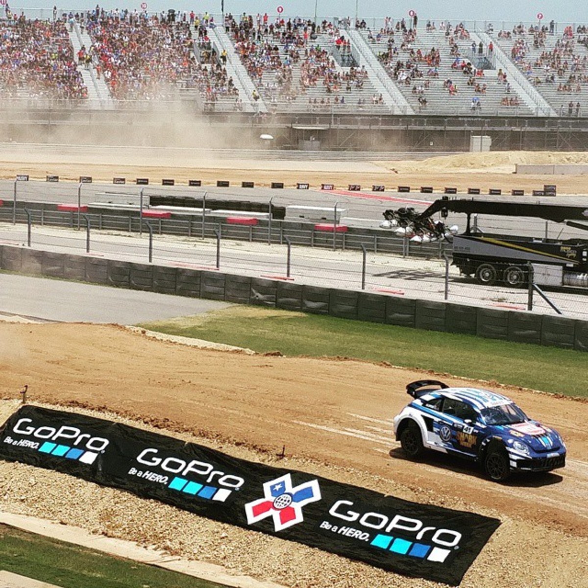 1516455_1589261427992100_427615902_n.jpg