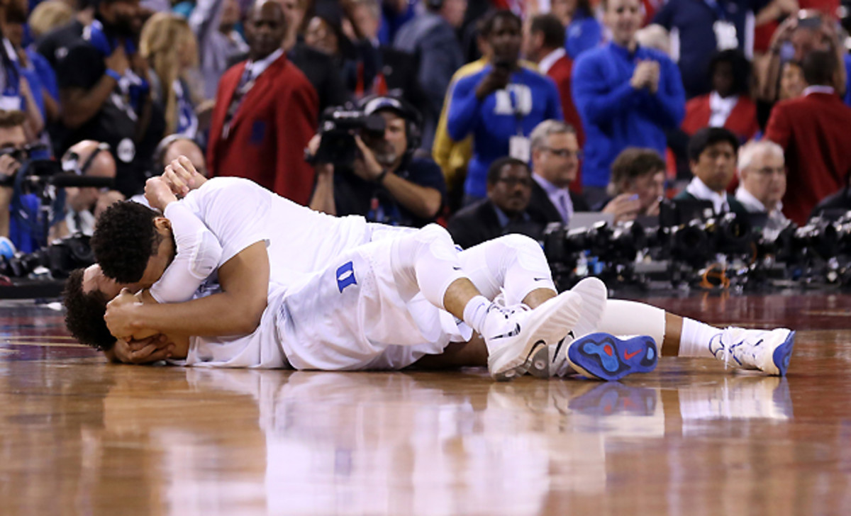 jahlil-okafor-tyus-jones-tackle.jpg