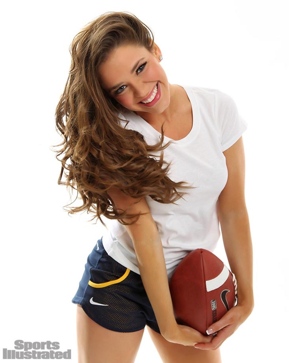 01-Anne_Exclusive-YP5_8247.jpg