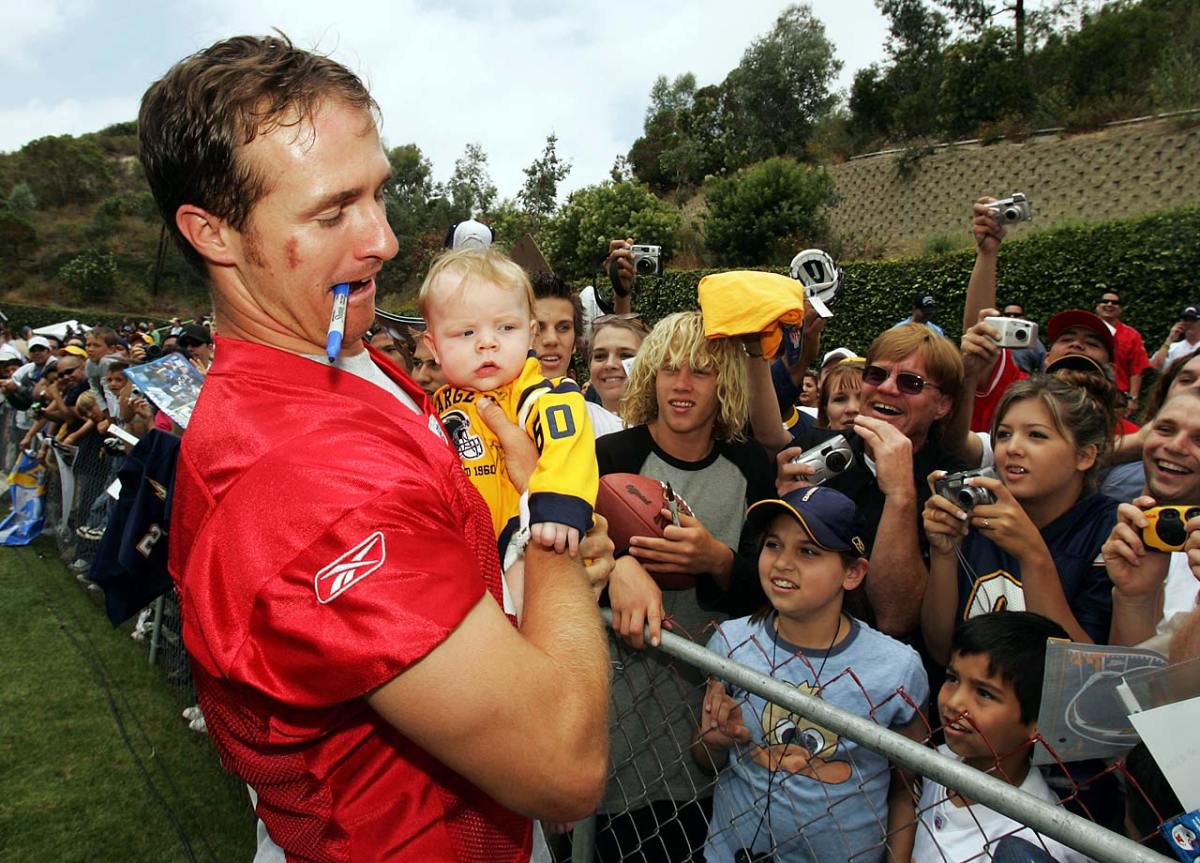 2005-Drew-Brees-Chragers-fans.jpg