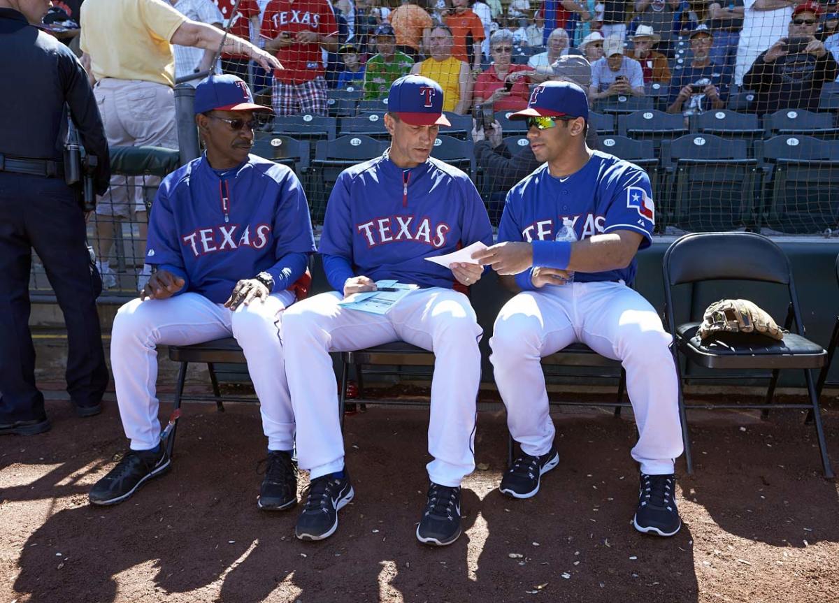 2014-0303-Russell-Wilson-Ron-Washington-Tim-Bogar-X157832_TK1_501.jpg
