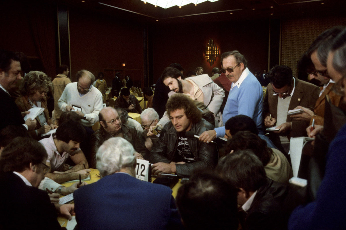 1981-Super-Bowl-XV-Media-Day-John-Matuszak.jpg