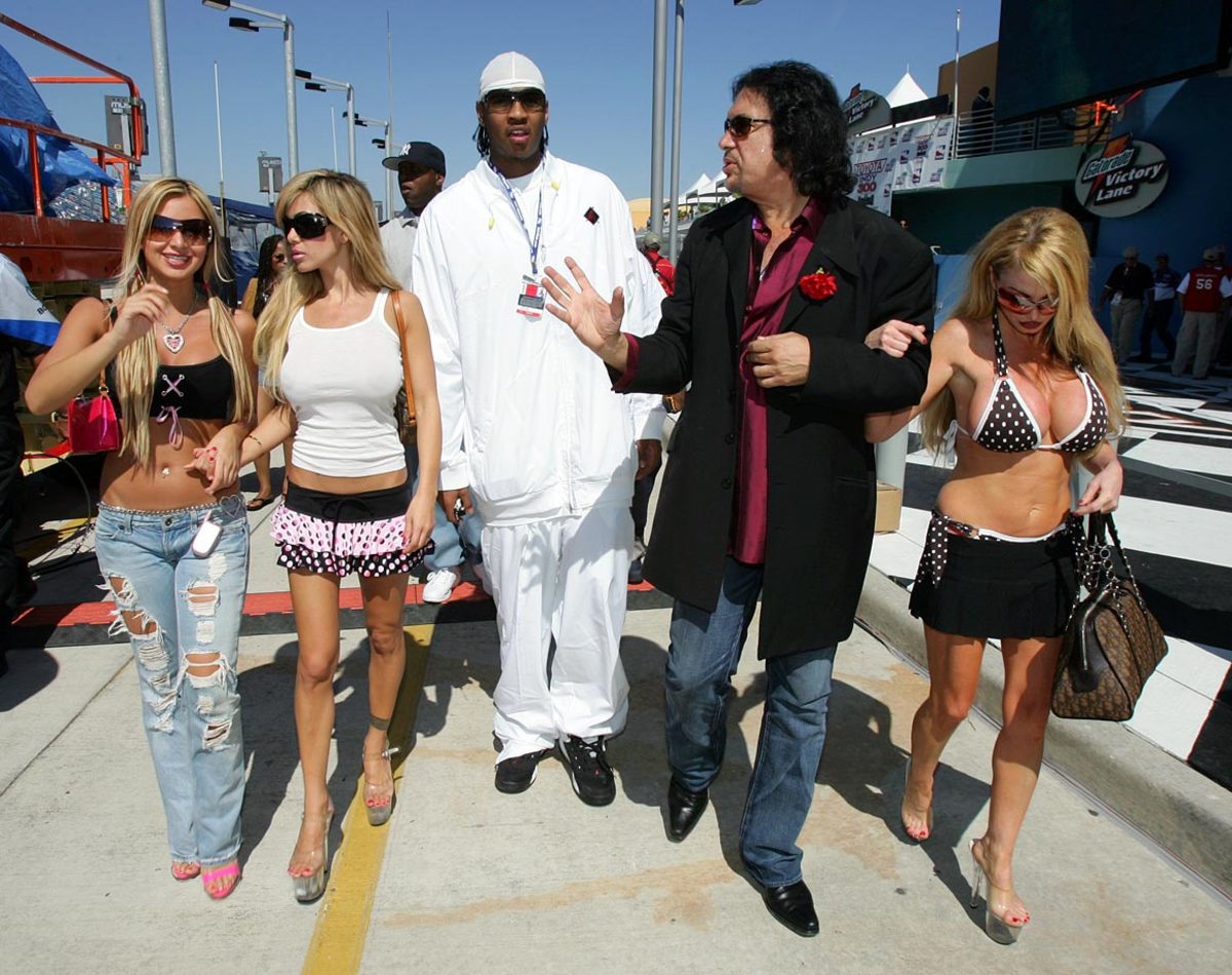 2006-carmelo-anthony-gene-simmons.jpg