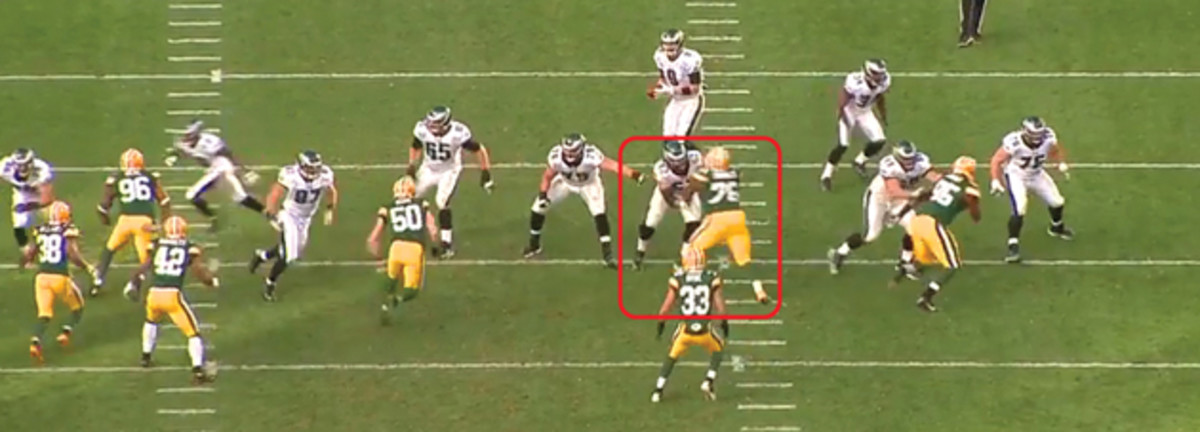 Mike-Daniels-Eagles2.jpg