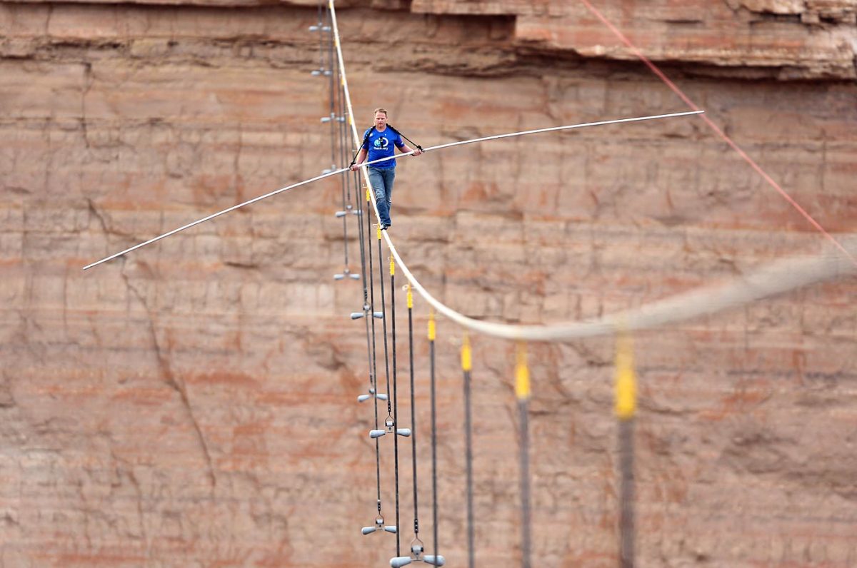nik-wallenda-30652-0.jpg