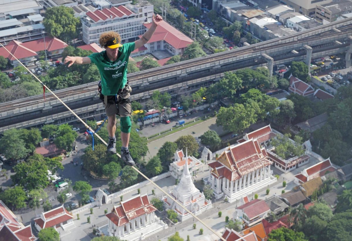 slacklining452551360-2.jpg