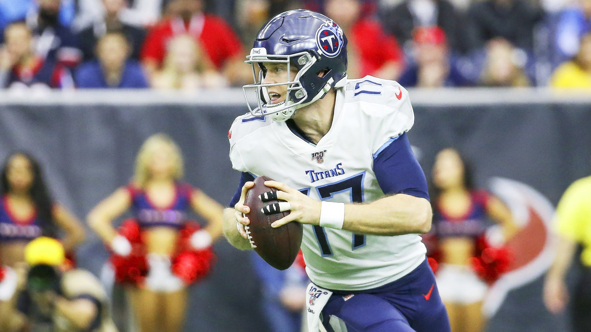 The Titans’ QB was steady as usual, throwing for 198 yards and two TDs on just 20 attempts.