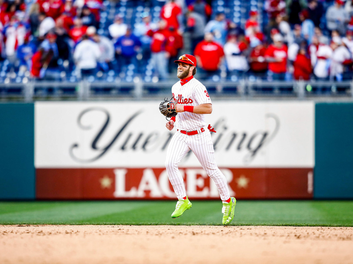 Bryce Harper running