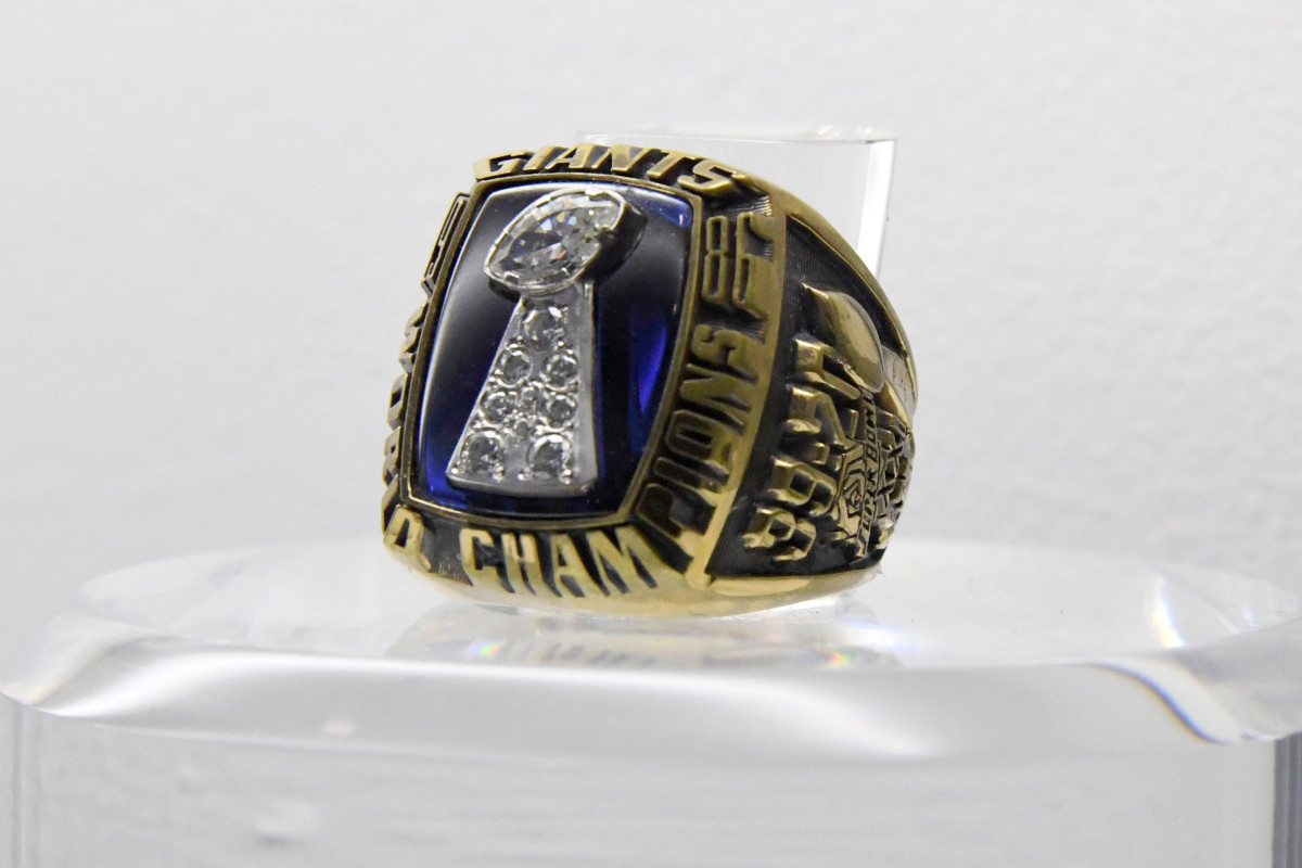 A view of Super Bowl XXI ring to commemorate the Giants' 39–20 victory over the Broncos at the Rose Bowl in Pasadena, Calif., on Jan. 25, 1987. 