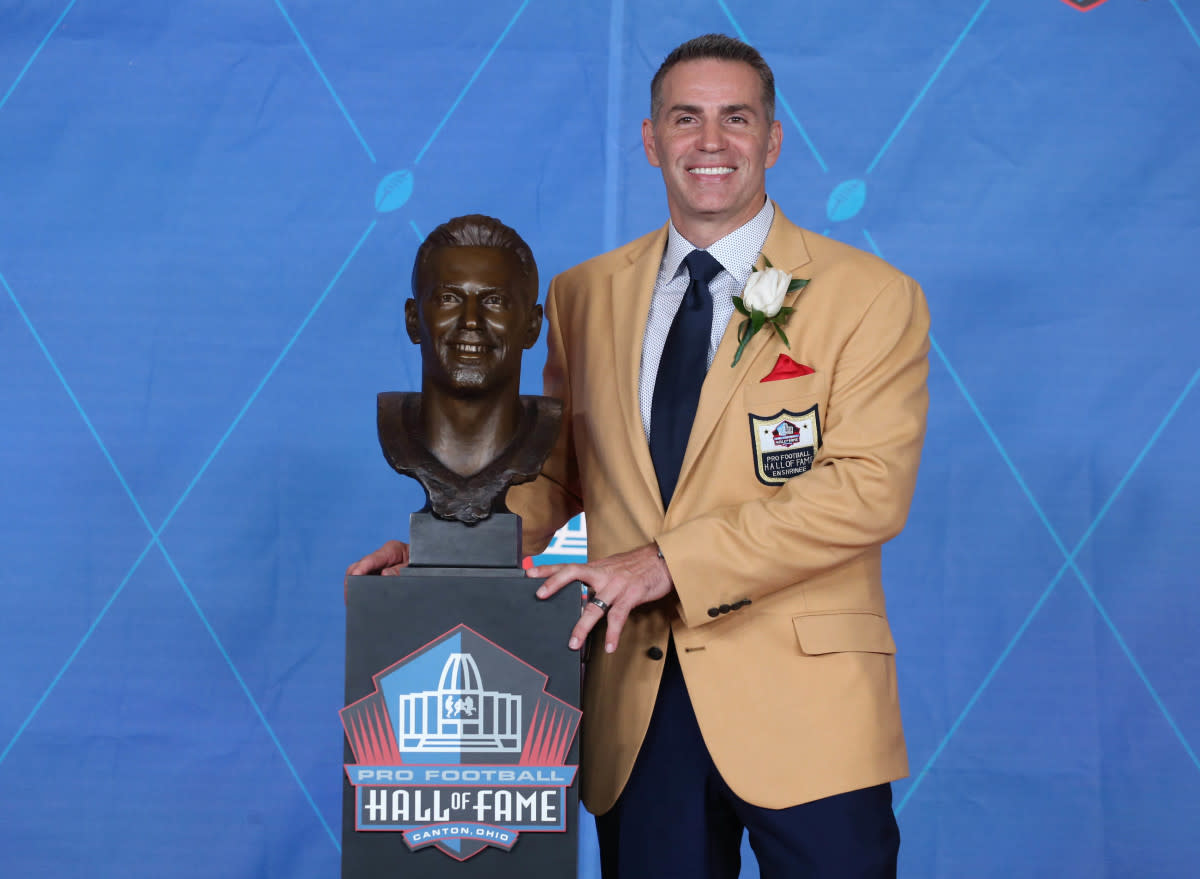 Kurt Warner—former quarterback for the Rams, Giants and Cardinals—poses with his bust during the Hall of Fame enshrinement ceremonies at the Tom Benson Hall of Fame Stadium, Aug. 5, 2017.