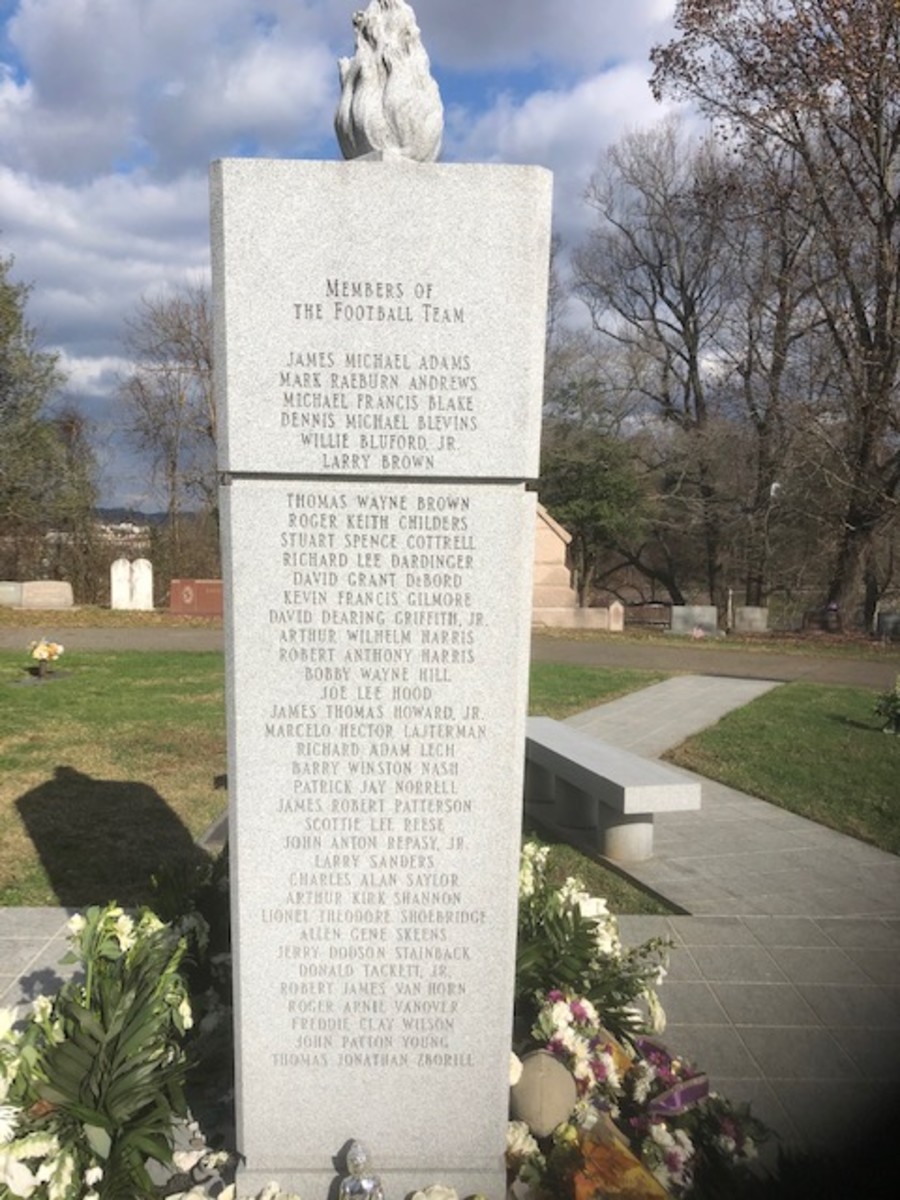 The memorial to the 1970 team at Spring Hill Cemetery. 