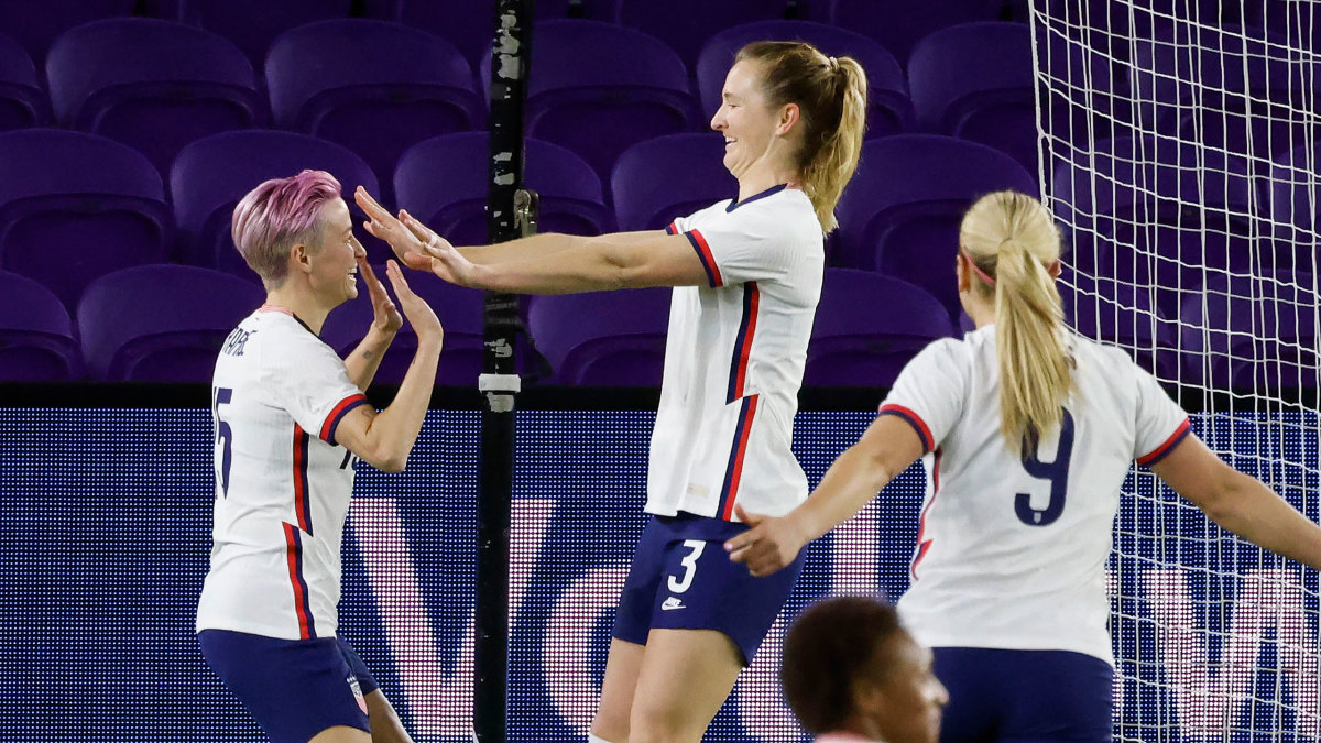 USWNT Sam Mewis celebrates with Megan Rapinoe