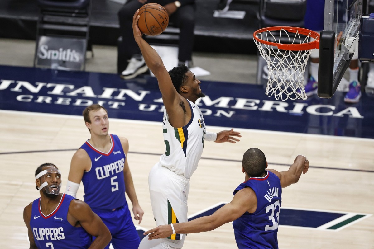 Donovan Mitchell (45) dunks over Kawhi Leonard (2), Luke Kennard (5), and Nicolas Batum (33)