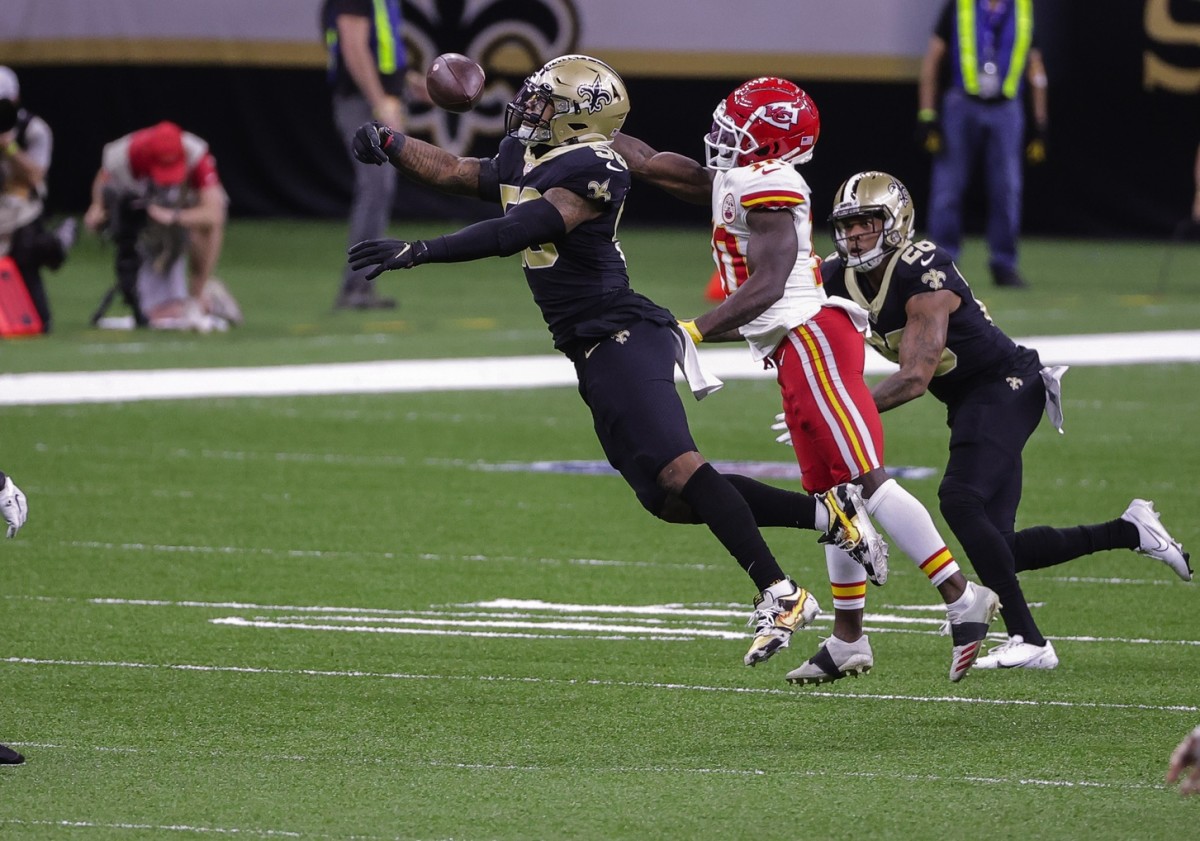 Dec 20, 2020; New Orleans, Louisiana, USA; Saints linebacker Kwon Alexander (58) breaks up a pass to Kansas City receiver Tyreek Hill (10) at the Mercedes-Benz Superdome. Mandatory Credit: Derick E. Hingle-USA TODAY 