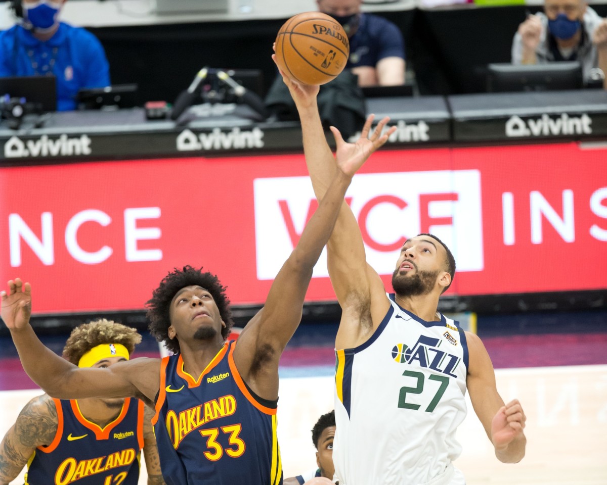Rudy Gobert (27) wins the tip-off against the Golden State Warriors
