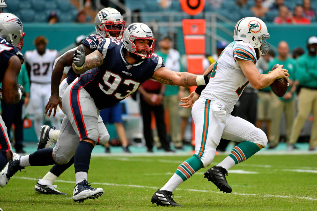 Lawrence Guy chases down Ryan Fitzpatrick in a game against the Miami Dolphins