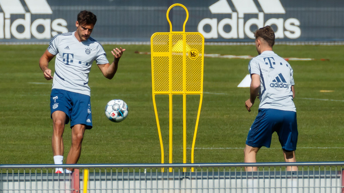 Bayern Munich trains during shutdown