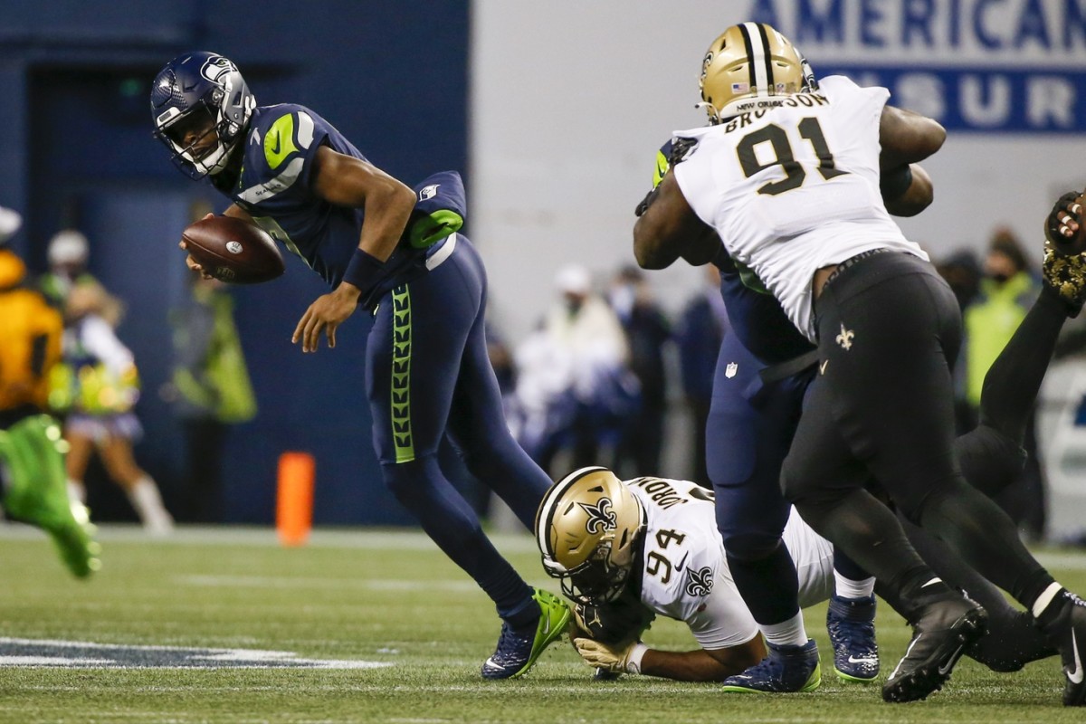 New Orleans Saints defensive end Cameron Jordan (94) sacks Seattle quarterback Geno Smith (7). Mandatory Credit: Joe Nicholson-USA TODAY