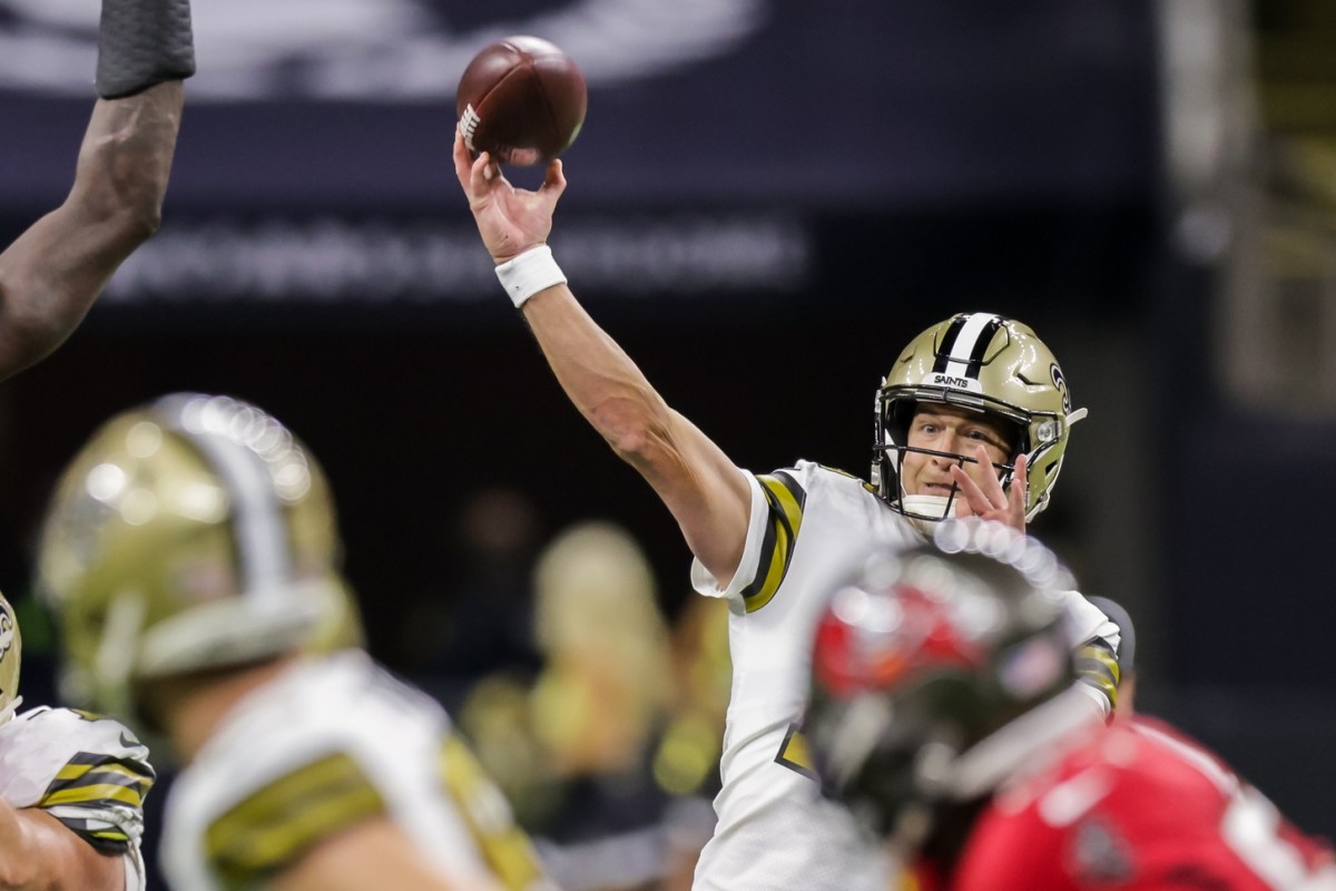 New Orleans Saints quarterback Trevor Siemian (15)