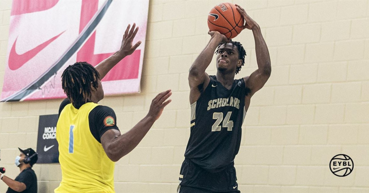 Mackenzie Mgbako had a dominant summer in the Nike EYBL.