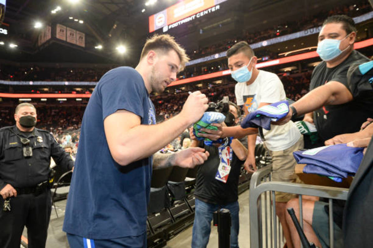mav luka phx sign