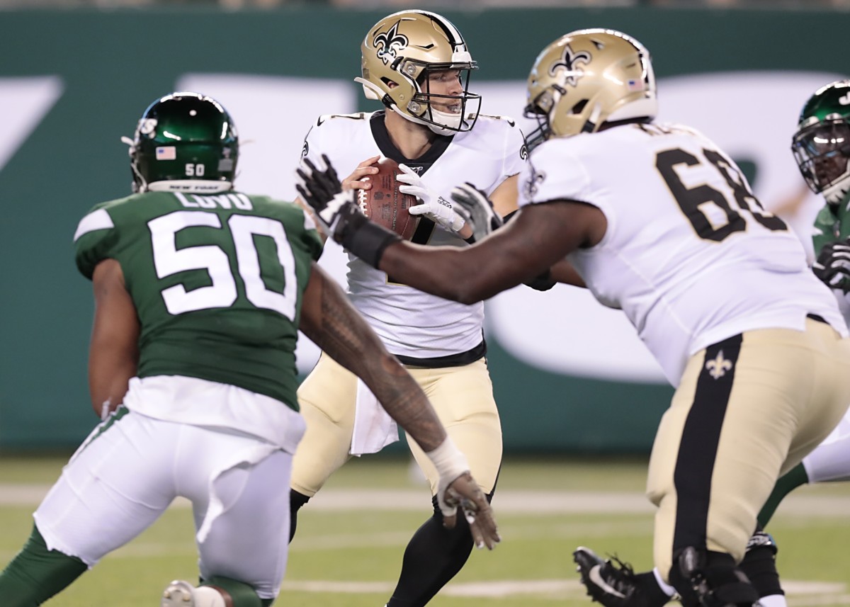 New Orleans Saints quarterback Taysom Hill (7) drops back o pass against the New York Jets. Mandatory Credit: Vincent Carchietta-USA TODAY 
