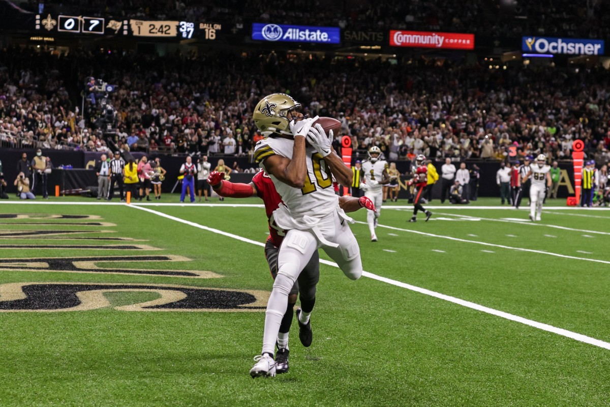 New Orleans Saints receiver Tre'Quan Smith (10) catches a touchdown against Tampa Bay Buccaneers cornerback Ross Cockrell (43). Mandatory Credit: Stephen Lew-USA TODAY 