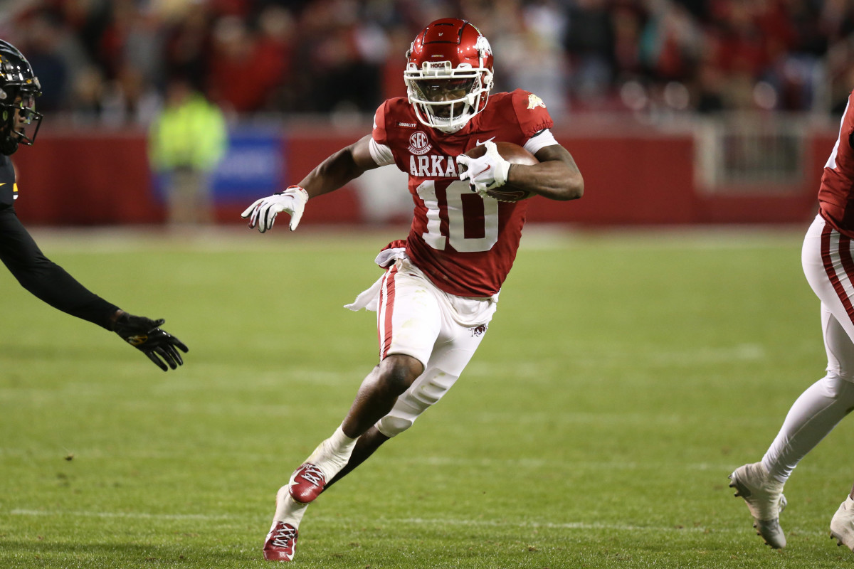 Nov 26, 2021; Fayetteville, Arkansas, USA; Arkansas Razorbacks wide receiver De'Vion Warren (10) runs after a catch during the second half against the Missouri Tigers at Donald W. Reynolds Razorbacks Stadium. Mandatory Credit: Nelson Chenault-USA TODAY Sports