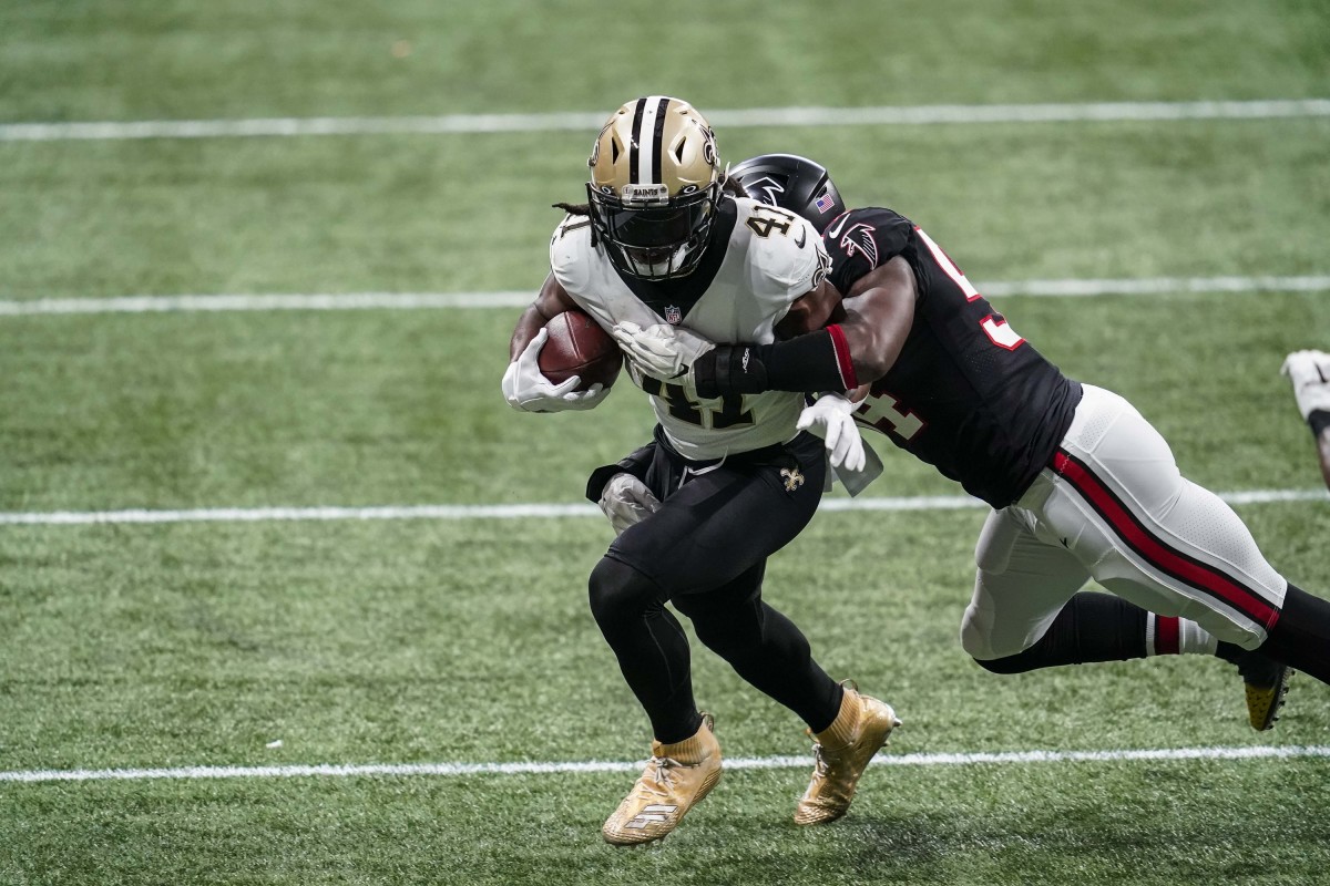 New Orleans Saints running back Alvin Kamara (41) against Atlanta linebacker Foyesade Oluokun (54). Mandatory Credit: Dale Zanine-USA TODAY 