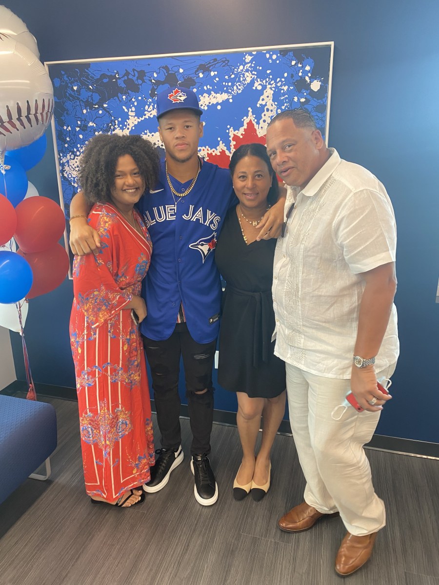 Carter with his "Big Three" family members—sister Gia (left), mom Stacey (middle) and dad Irv Sr. (right)—on signing day.  